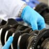 mecanico-centro-servicio-motor_151013-3566